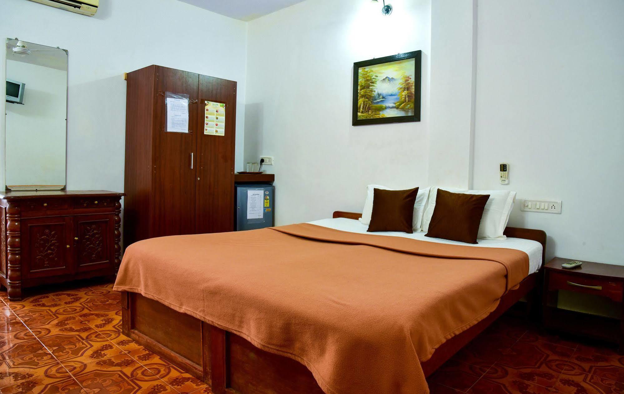 La Vaiencia Beach Resort, Morjim Buitenkant foto
