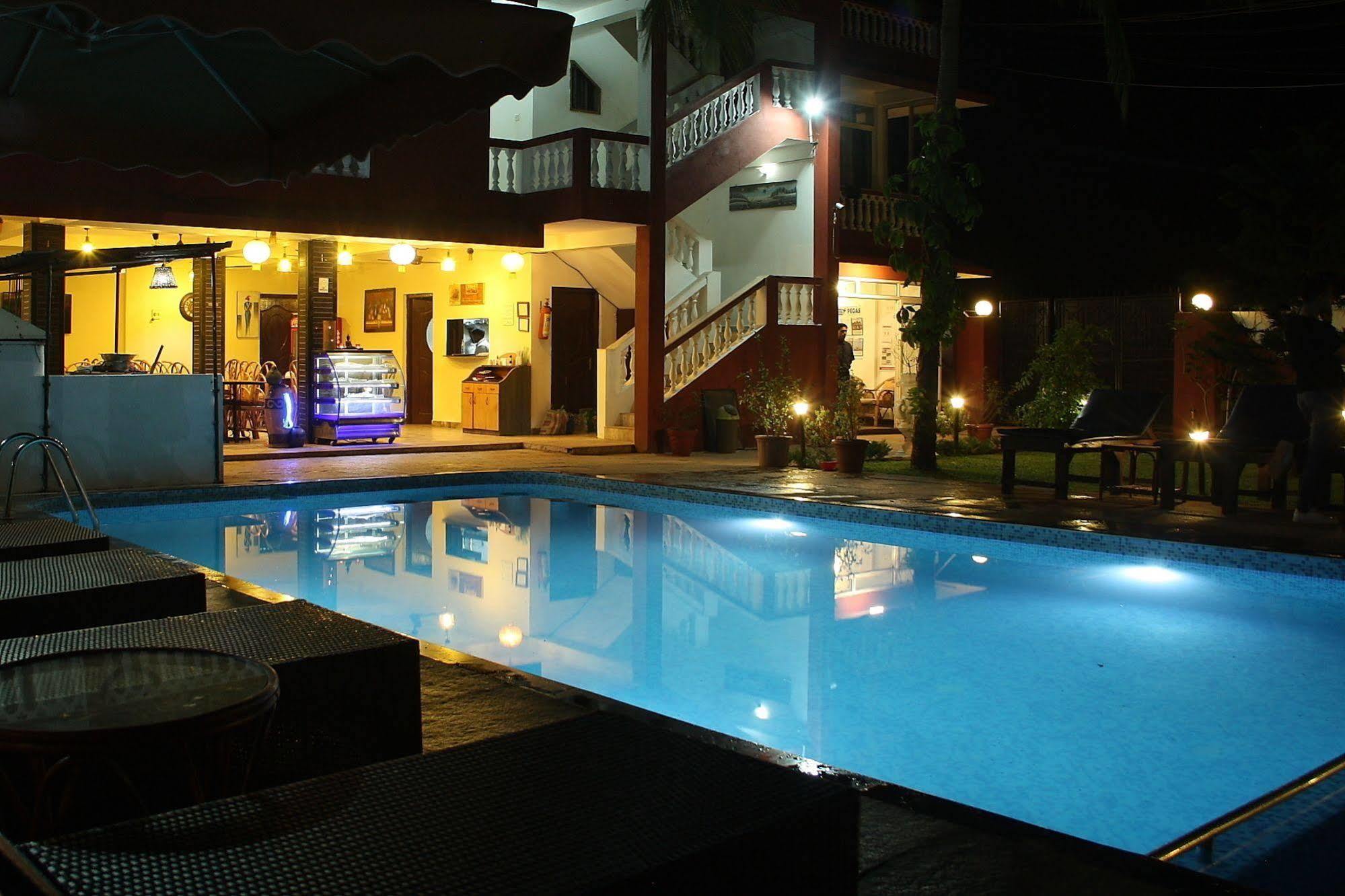 La Vaiencia Beach Resort, Morjim Buitenkant foto