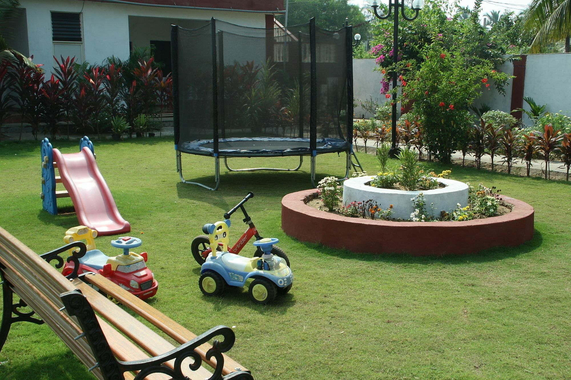 La Vaiencia Beach Resort, Morjim Buitenkant foto
